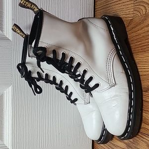MIE RARE Dr Martens 1460 white boots